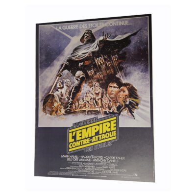 Affiche cinéma vintage Star Wars: Episode V – The Empire Strikes Back ressortie fin années 80 avec le visuel original de 1980 représentant Luke Skywalker et Darth Vader dans l’univers Star Wars.