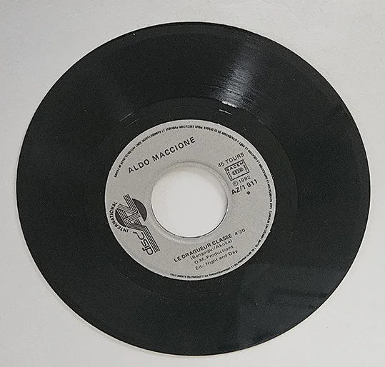 45T Aldo Maccione – Qu'est-ce que c'est que ce gars-là ? – Vinyle 7" – Image 4