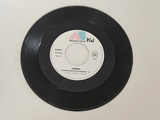45T Corbier – La Danse des Petits Cochons / Patati Patata – Club Dorothée – AB Kid 1990 – Vinyle 7" – Image 5