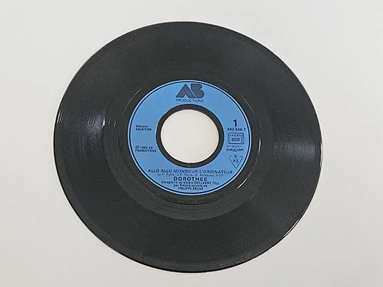 45T Dorothée – Allô Allô Monsieur l'Ordinateur – AB Productions – Club Dorothée – Vinyle 7 Pouces – Image 4