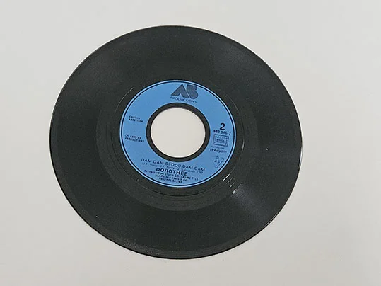 45T Dorothée – Allô Allô Monsieur l'Ordinateur – AB Productions – Club Dorothée – Vinyle 7 Pouces – Image 3