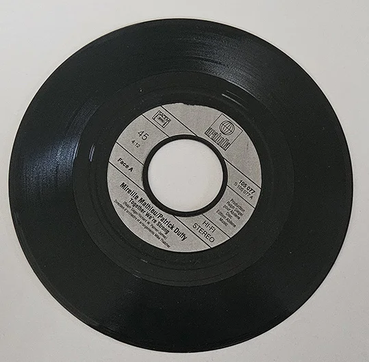 45T Patrick Duffy & Mireille Mathieu – Together We Are Strong – Vinyle 7" Single – 1983 – Image 4