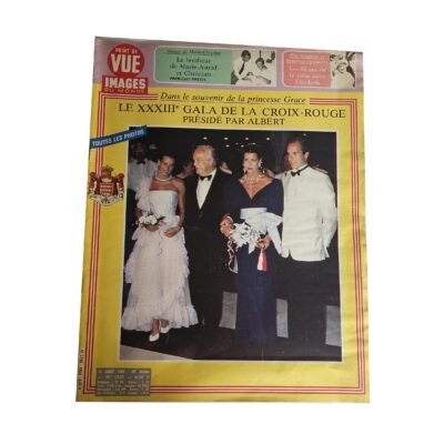 Point de Vue Images du Monde n°1828 – 12 Août 1983 – Marie-Christine, Marie-Astrid, Christian – Reine Mère Élisabeth – Magazine Vintage