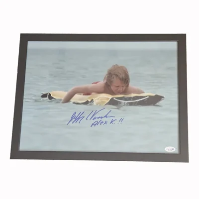 Autographe – Jeffrey Voorhees (Les Dents de la mer – Jaws) Alex M. Kintner (2e victime) 30×40 cm